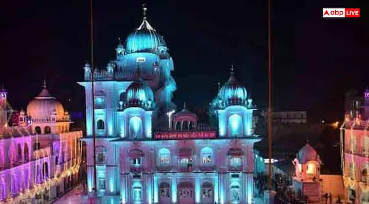 गुरुदवारा हरमंदिर जी, पटना- पंजाब का गुरुद्वारा सिखों के पांच पवित्र तख्तों में से एक है. इसका निर्माण महाराजा रणजीत सिंह ने कराया था. गुरुनानक जयंती के मौके पर यहां भी भक्तों की भारी भीड़ उमड़ती है.
