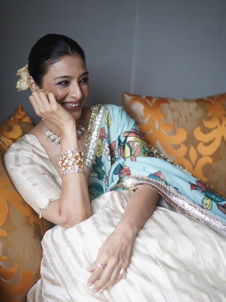 Talking about Tabu's property, the actress has a luxurious and luxurious apartment in Mumbai. Apart from this, he also has an ancestral bungalow in Hyderabad, which he has inherited.