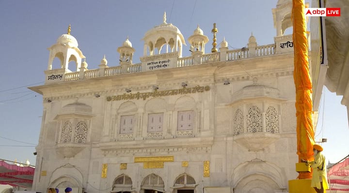 गुरुद्वारा हजूर साहिब, नांदेड़ – महाराष्ट मे स्थित यह गुरुद्वारा उस स्थान पर है, जहां गुरु गोबिंद सिंह जी ने देह त्याग की थी. गुरु पर्व पर यहां अखंड पाठ, शोभा यात्रा और कीर्तन दरबार आयोजित किए जाते हैं. परिसर को रोशनी और फूलों से सजाया जाता है.