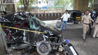 Pune Accident: 120 चा सुस्साट स्पीड, हँड ब्रेक ओढताच भरधाव कार मेट्रो पिलरला धडकली, पुण्यात नेमकं काय घडलं?