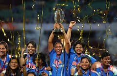 ICC World Cup 2025 Indian Womens Team Celebration Photo: रडले, नाचले, मैदानात झेंडा रोवला...वर्ल्डकप जिंकल्यानंतर टीम इंडियाच्या सेलिब्रेशनाचे 10 फोटो; संपूर्ण भारत भावूक