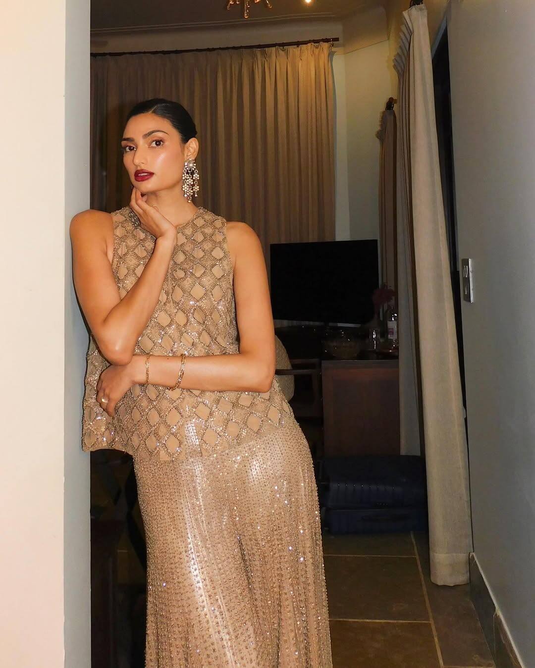 After this, in 2017, Athiya appeared in the film 'Mubarakan'. This film also did not work. In 2018, he was seen as a special appearance in the film 'Nawabzaade'. In 2019, he worked in the film 'Motichoor Chaknachoor'. In this film, she was in the role opposite Nawazuddin Siddiqui but this film also failed at the box office.