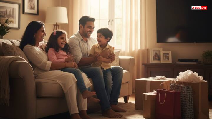 परिवार राशिफल (Family): परिवार में सौहार्दपूर्ण माहौल रहेगा. किसी शुभ कार्य या खरीदारी के योग बन सकते हैं. घर के सदस्यों के साथ अच्छा समय व्यतीत होगा. परिवारजनों का सहयोग और आशीर्वाद मिलेगा, जिससे आत्मविश्वास बढ़ेगा.