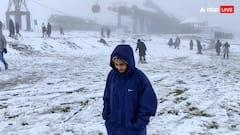 जम्मू-कश्मीर: बर्फ की चादर में ढका गुलमर्ग, पर्यटकों ने जमकर उठाया लुत्फ, अभी और होगी बर्फबारी