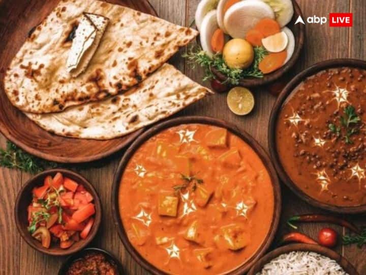 तामसिक भोजन से दूर रहें- कार्तिक पूर्णिमा के पवित्र दिन पर भक्त व्रत रखते हैं. यदि आप व्रत नहीं भी रखें तब भी इस दिन तामसिक भोजन जैसे मांस, मछली, अंडा, लहसुन और प्याज से दूरी बनाएं. क्योंकि ये ऐसे खाद्य पदार्थ हैं जिससे आध्यात्मिक शुद्धता भंग होती है.