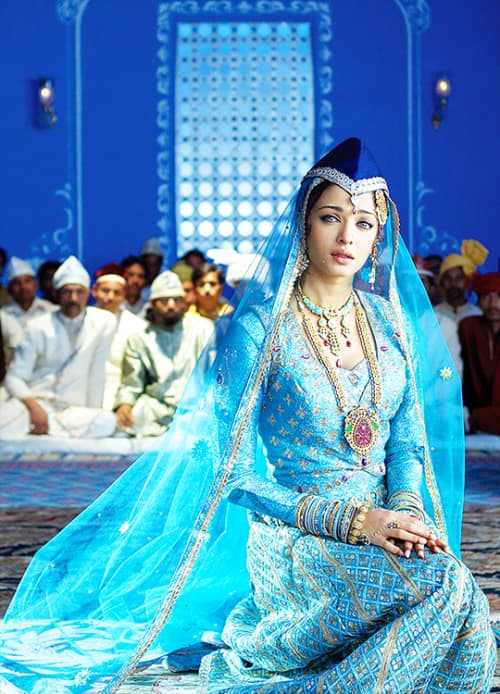 Made with a budget of around Rs 15 crore, this film could earn only Rs 19 crore at the box office. Despite the magnificent sets, beautiful clothes and Aishwarya's beauty, the film could not win the hearts of the audience.