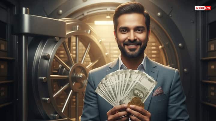 धन राशिफल (Finance): आर्थिक दृष्टि से यह सप्ताह संतोषजनक रहेगा. किसी रुके हुए पैसे की प्राप्ति हो सकती है. खर्चों में संतुलन बनाए रखें और अनावश्यक निवेश से बचें. यदि आप समझदारी से योजनाएं बनाते हैं, तो आने वाले समय में वित्तीय स्थिति और मजबूत होगी.