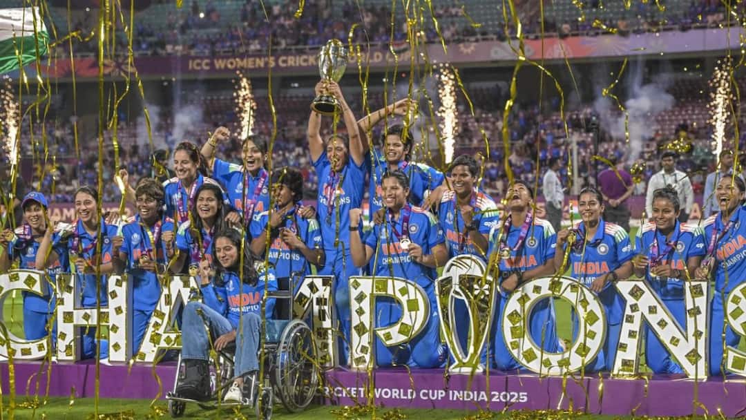 टीम इंडिया पर आया गुजरात के व्यापारी का दिल, तोहफे में मिलेगी डायमंड ज्वेलरी टीम इंडिया पर आया गुजरात के व्यापारी का दिल, तोहफे में मिलेगी डायमंड ज्वेलरी