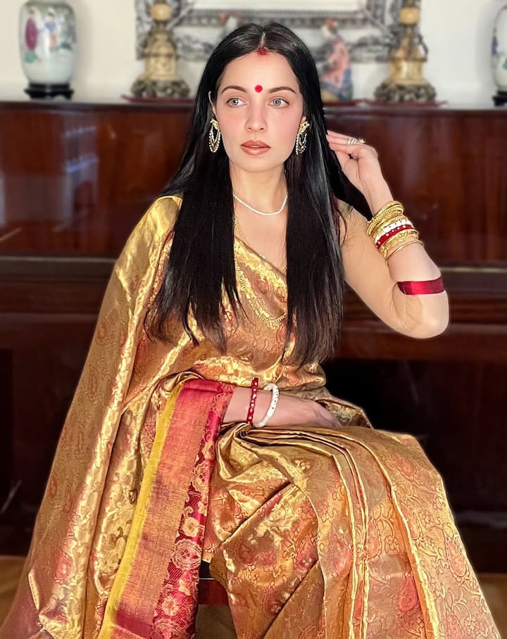 इसके बाद उन्होंने 2003 में फिरोज खान की फिल्म 'जानशीन' से बॉलीवुड में डेब्यू किया.