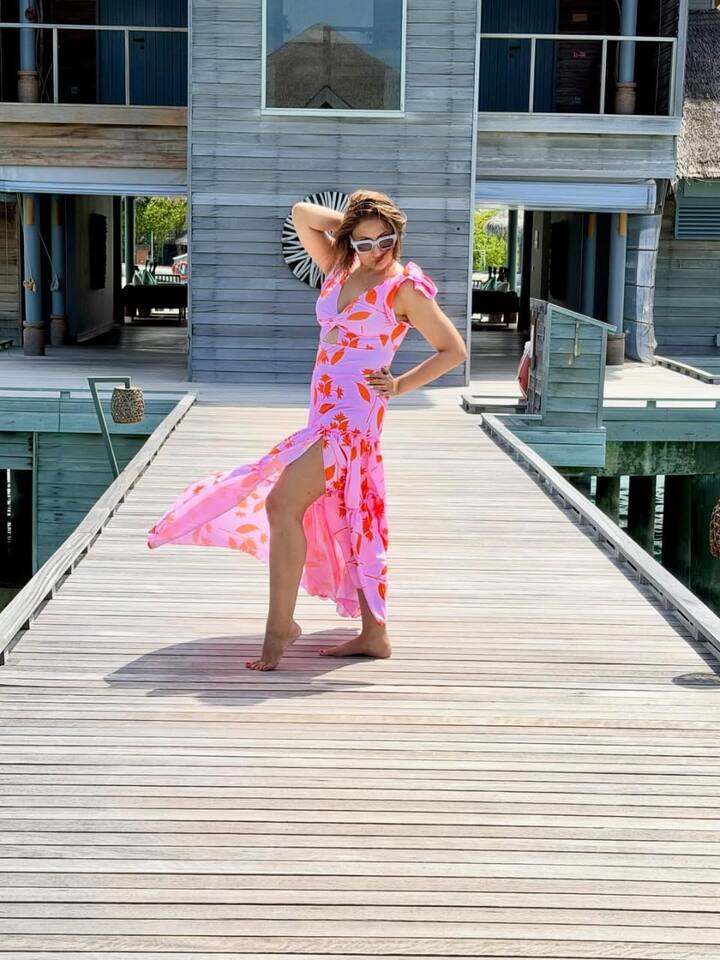 प्रोफेशनल लाइफ की बात करें तो उर्वशी ढोलकिया ने 'कसौटी जिंदगी की' में कोमोलिका के किरदार से काफी पॉपुलैरिटी बटोरी थी. इसके बाद उन्हें अलग–अलग सीरियल्स में देखा गया. अब भले हसीना पर्दे से दूर हैं लेकिन सोशल मीडिया पर एक्टिव रहकर वो अपने फैंस से जुड़ी रहती हैं.