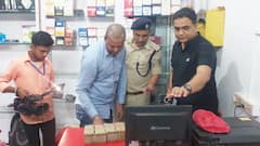 बिहार चुनाव 2025: अररिया में FST ने की छापेमारी, 2 साइबर कैफे से 36 लाख कैश बरामद