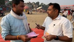 वाराणसी के गंगा घाट पर युवक को थूकना पड़ा भारी, निगम कर्मचारियों ने लगाया फाइन