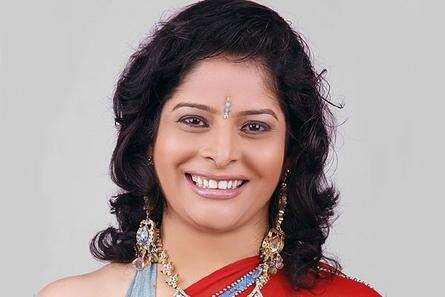 सुख-सुविधाओं को पीछे छोड़कर, नूपुर ने लगभग तीन साल तक पूरे भारत की यात्रा की—गुफाओं, घने जंगलों और दूरदराज के आश्रमों में रहीं.