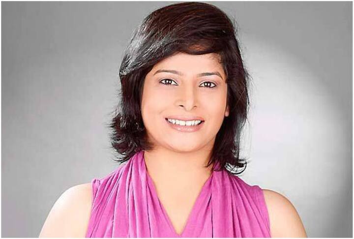 आज, वह चार-पांच जोड़ी कपड़ों और बहुत कम सामान के साथ गुजारा करती है.