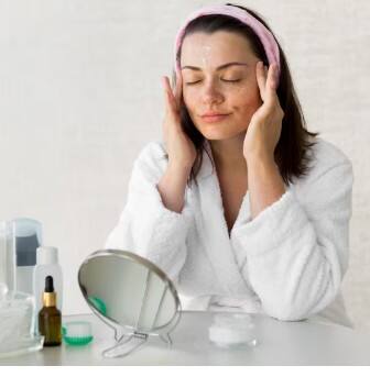 ਸਰਦੀਆਂ 'ਚ ਓਇਲੀ ਸਕਿੱਨ ਦੀ ਕਰੋ ਖ਼ਾਸ ਦੇਖਭਾਲ, ਅਪਣਾਓ ਇਹ ਵਧੀਆ Skin ਰੁਟੀਨ