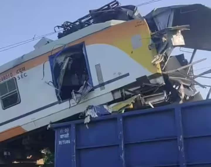 ਛੱਤੀਸਗੜ੍ਹ ਦੇ ਬਿਲਾਸਪੁਰ ਵਿੱਚ ਮੰਗਲਵਾਰ 4 ਨਵੰਬਰ ਨੂੰ ਇੱਕ ਰੇਲ ਹਾਦਸਾ ਵਾਪਰਿਆ। ਲਾਲ ਖੰਡ ਸਟੇਸ਼ਨ ਦੇ ਨੇੜੇ ਇੱਕ ਮਾਲ ਗੱਡੀ ਤੇ ਇੱਕ ਯਾਤਰੀ ਗੱਡੀ ਦੀ ਟੱਕਰ ਹੋ ਗਈ। ਹਾਦਸੇ ਵਿੱਚ ਕਈ ਡੱਬੇ ਪਟੜੀ ਤੋਂ ਉਤਰ ਗਏ। ਰੇਲਵੇ ਟੀਮਾਂ ਬਚਾਅ ਕਾਰਜਾਂ ਲਈ ਮੌਕੇ 'ਤੇ ਪਹੁੰਚੀਆਂ, ਅਤੇ ਰਾਹਤ ਅਤੇ ਬਚਾਅ ਕਾਰਜ ਜਾਰੀ ਹਨ।