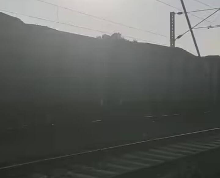 ਮਾਲ ਗੱਡੀ ਅਤੇ ਯਾਤਰੀ ਗੱਡੀ ਵਿਚਕਾਰ ਇਹ ਟੱਕਰ ਸ਼ਾਮ ਚਾਰ ਵਜੇ ਦੇ ਕਰੀਬ ਹੋਈ।