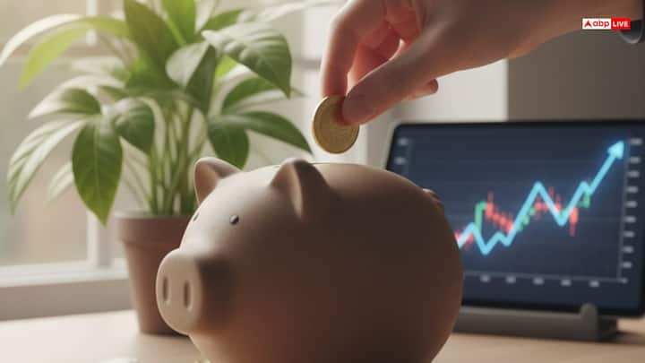 धन राशिफल (Finance): आर्थिक स्थिति में स्थिरता बनी रहेगी. कुछ नए स्रोतों से आय की संभावना है. इस सप्ताह आप अपने खर्चों पर नियंत्रण रख पाएंगे और भविष्य के लिए निवेश योजनाओं पर विचार कर सकते हैं. अनावश्यक खर्चों से बचना बेहतर रहेगा.