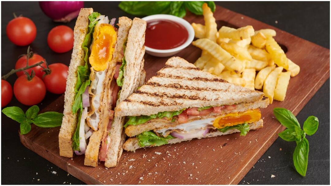 Sandwich Recipes : కార్తీకమాసం స్పెషల్ వెజ్ శాండ్విచ్ రెసిపీలు.. బ్రెడ్ లేకుండా ఇలా హెల్తీగా చేసేసుకోండి Healthy Breadless Sandwich Ideas You Must Try in Karthika Masam for Breakfast to Dinner Sandwich Recipes : కార్తీకమాసం స్పెషల్ వెజ్ శాండ్విచ్ రెసిపీలు.. బ్రెడ్ లేకుండా ఇలా హెల్తీగా చేసేసుకోండి