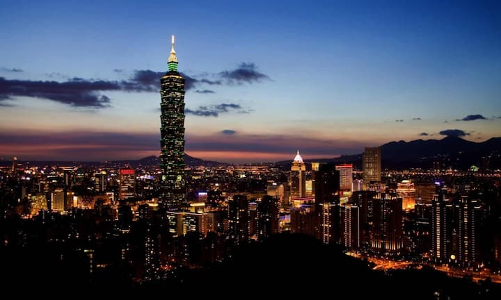 इनके अलावा ताईवान टेक्नोलॉजी और मार्केट फ्रीडम का सबसे अच्छा कॉन्बिनेशन माना जाता है. यह एशिया का सेमीकंडक्टर हब है और इसकी अर्थव्यवस्था तेजी से बढ़ रही है. ट्रैवलर्स को ताइवान में साफ सुथरी सड़कों नाइट मार्केट और तेज दरार डिजिटल सिस्टम के खास एक्सपीरियंस मिलते हैं.