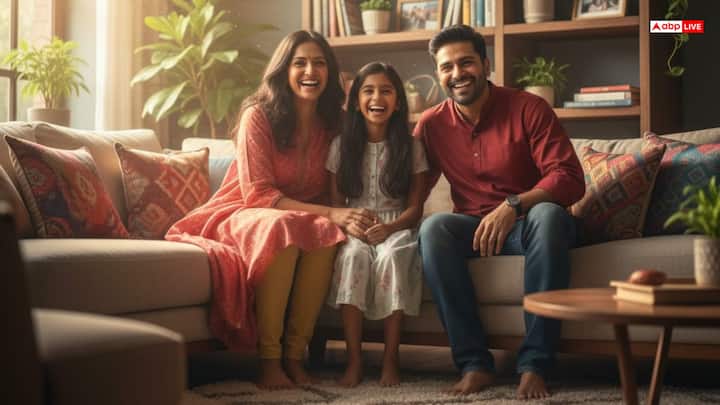 परिवार राशिफल (Family): परिवारिक वातावरण खुशनुमा रहेगा. आपसी सहयोग और समझ से रिश्ते मजबूत होंगे. किसी पारिवारिक आयोजन या यात्रा की संभावना है. घर के बुजुर्गों का आशीर्वाद और समर्थन मिलेगा.