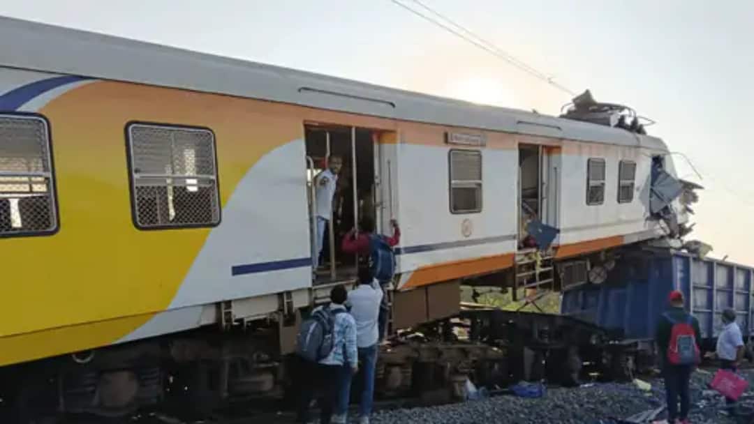 Chhattisgarh Train Accident: கோர விபத்து.. பயணிகள் மீது சரக்கு ரயில் மோதல் - 6 பேர் மரணம்