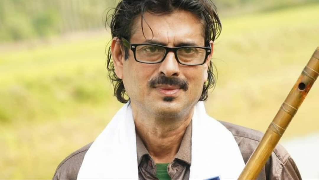 कौन थे बांसुरी वादक दीपक सरमा? 57 साल की उम्र में लीवर की बीमारी से हुआ निधन