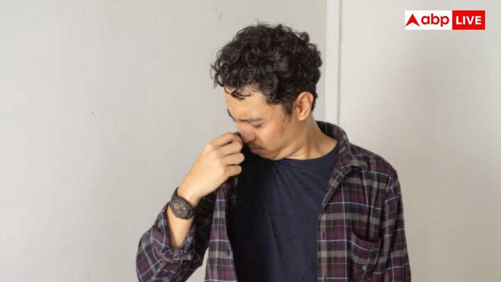 शाकाहारी आहार लेने वाले लोगों के लिए शरीर के दुर्गंध मांसाहारी लोगों की तुलना में हल्की होती है. ऐसा इसलिए क्योंकि प्लांट बेस्ड खाद्य पदार्थ पाचन के दौरान वाष्पशील यौगिक उत्पन्न करते हैं.
