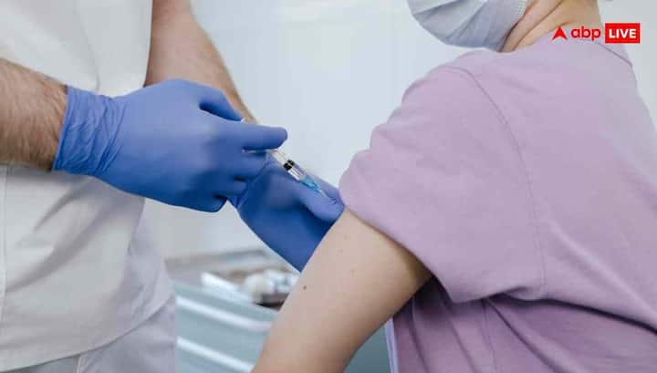 40 की उम्र के बाद महिलाओं को कोलन और रेक्टल कैंसर टेस्ट भी करवाना चाहिए. CEA टेस्ट रक्त में CEA प्रोटीन के स्तर को मापता है. बढ़ा हुआ स्तर कोलन या रेक्टल कैंसर का संकेत दे सकता है.