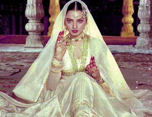 If seen in terms of budget and earnings, Rekha's 'Umrao Jaan' was clearly ahead. The film impressed the audience with its emotions and beauty.
