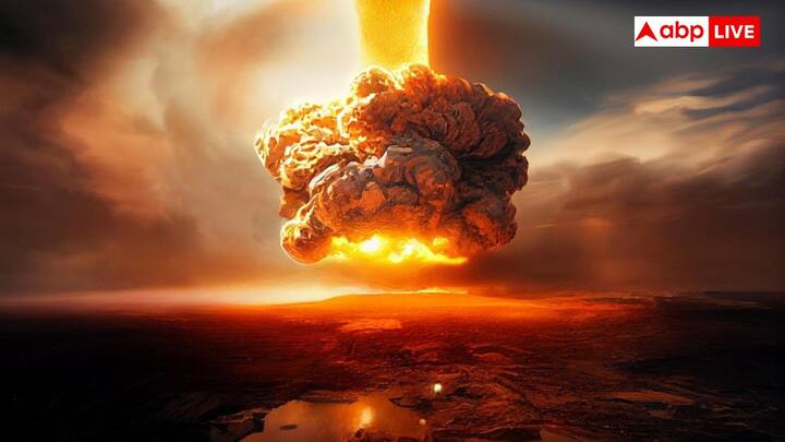 పోఖ్రాన్లో పరీక్షించిన పరికరం భారీ పేలుడు చెందిన బాంబు. 1945లో నాగసాకి పై వేసిన ఫ్యాట్ మ్యాన్ బాంబును పోలి ఉంది. అయినప్పటికీ భారతదేశం స్వదేశీ నమూనాను తయారు చేసింది, దీనిని డాక్టర్ రాజా రమణ నేతృత్వంలోని బాబా అణు పరిశోధన కేంద్రం శాస్త్రవేత్తలు అభివృద్ధి చేశారు. పేలుడు సామర్థ్యం 8 నుంచి 12 కిలోటన్ల టిఎన్టి మధ్య ఉంటుందని అంచనా.