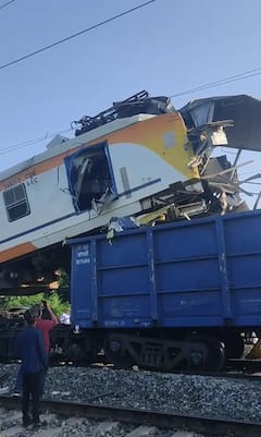 Chhattisgarh Train Accident: छत्तीसगढ़ के बिलासपुर में पैसेंजर ट्रेन - मालगाड़ी में हुई टक्कर, सामने आईं भयावह तस्वीरें