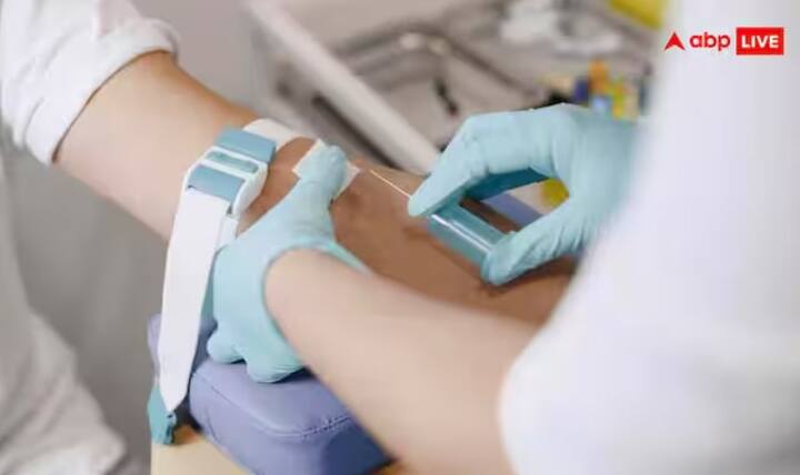 40 વર્ષની ઉંમર પછી પુરુષોમાં પ્રોસ્ટેટ કેન્સરનું જોખમ વધે છે. વહેલાસર તપાસ ખૂબ જ મહત્વપૂર્ણ છે. આ હેતુ માટે વિવિધ પરીક્ષણો ઉપલબ્ધ છે. જેમ કે PSA પરીક્ષણ, આ બ્લડ ટેસ્ટ છે જે પ્રોસ્ટેટથી જોડાયેલા એન્ટીજનનું લેવલ માપે છે, DRE, ડોકટરો સીધા પ્રોસ્ટેટ ગ્રંથિની તપાસ કરે છે અને પ્રોસ્ટેટ બાયોપ્સી,પ્રોસ્ટેટ ટિશૂના નમૂના લઈ પરીક્ષણ કરવામાં આવે છે.