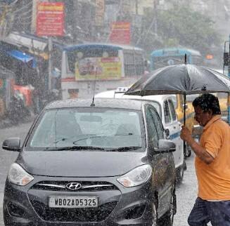 ਵੈਸਟਰਨ ਡਿਸਟਰਬੈਂਸ ਦੇ ਕਾਰਨ ਅੱਜ ਹਿਮਾਚਲ ਨਾਲ ਲੱਗਦੇ ਕੁਝ ਜ਼ਿਲ੍ਹਿਆਂ 'ਚ ਬੱਦਲ ਛਾਏ ਰਹਿ ਸਕਦੇ ਹਨ। ਹੁਸ਼ਿਆਰਪੁਰ, ਪਠਾਨਕੋਟ ਅਤੇ ਗੁਰਦਾਸਪੁਰ ਵਿੱਚ ਮੀਂਹ ਪੈਣ ਦੀ ਸੰਭਾਵਨਾ ਹੈ। ਹਾਲਾਂਕਿ ਚੰਡੀਗੜ੍ਹ ਵਿੱਚ ਦੋਵੇਂ ਦਿਨ ਅਸਮਾਨ ਸਾਫ਼ ਰਹਿਣ ਦੀ ਸੰਭਾਵਨਾ ਹੈ, ਪਰ ਇੱਥੇ ਵੀ ਰਾਤ ਦੇ ਤਾਪਮਾਨ 'ਚ ਕਮੀ ਆਵੇਗੀ।