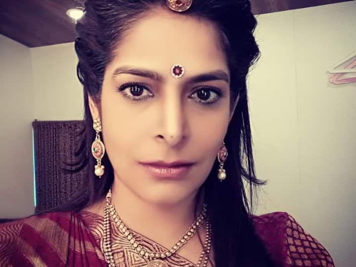 उन्होंने फॉर्मल रूप से संन्यास ले लिया, इंडस्ट्री से, मुंबई के अपने घर से, और उस जिंदगी से जिसकी उन्होंने कभी ख्वाहिश की थी, उन सब से दूरी बना ली.