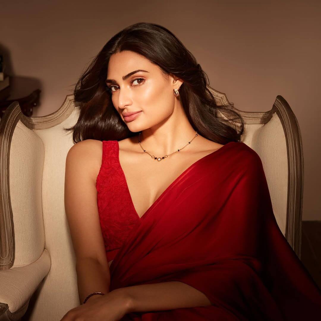 Talking about Haseena's net worth, according to reports, Athiya is the owner of Rs 28 to 29 crores. He earns a lot through brand endorsements and social media. These days she is enjoying the journey of motherhood with her daughter Ivarah.