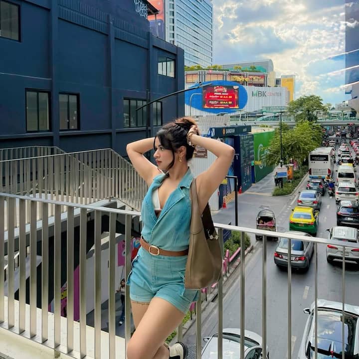 अवनीत ने ये तस्वीरें अपने ऑफिशियल इंस्टाग्राम पर शेयर की हैं, जिन्हें उनके फैन्स काफी पसंद कर रहे हैं।