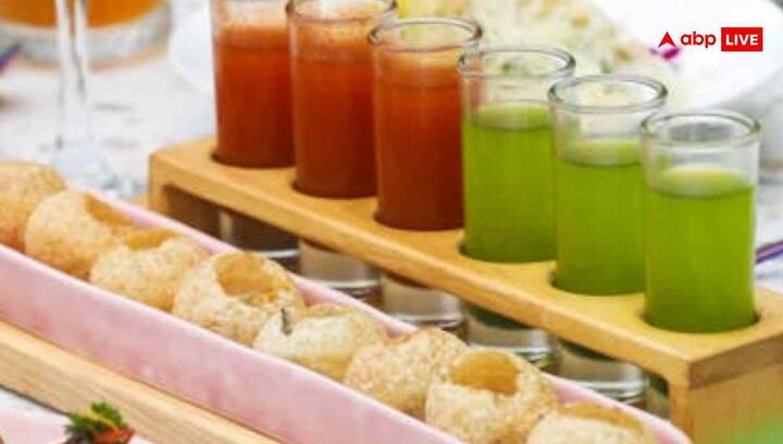 अब गोलगप्पे के पानी में टेस्ट का जादू डालने के लिए इस पानी में नमक, काली मिर्च पाउडर, चाट मसाला, नींबू का रस और सबसे जरूरी गोलगप्पा मसाला डालें. सब कुछ अच्छे से मिक्स करें और इस पानी को 30 मिनट के लिए फ्रिज में ठंडा होने रख दें.