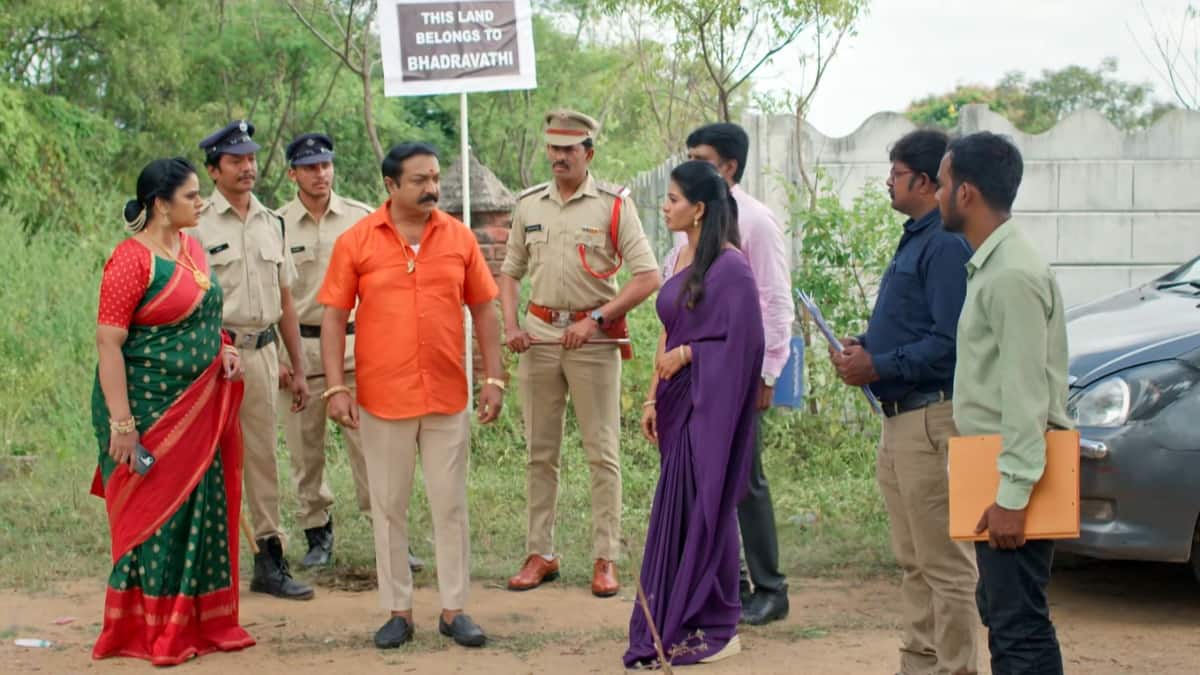 Illu Illalu Pillalu Serial Today November 5th: ఇల్లు ఇల్లాలు పిల్లలు: నర్మదని చంపేస్తానని బెదిరించిన సేనా.. అర్ధరాత్రి వీధిలో రచ్చ!