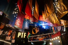 पृथ्वी थिएटर में नसीरुद्दीन शाह, नीना गुप्ता ने साथ में लगाए ठुमके, फोटोज हुईं वायरल