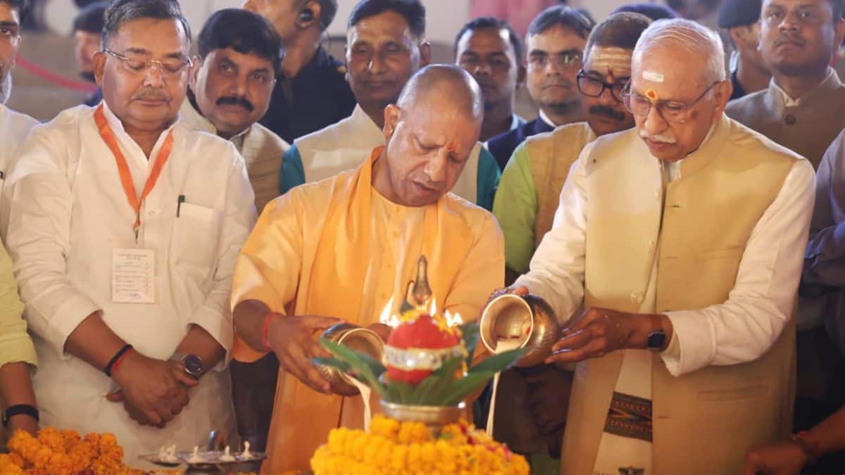 Over 15 Lakh Diyas Light Up Ganga As Varanasi Marks Dev Deepawali