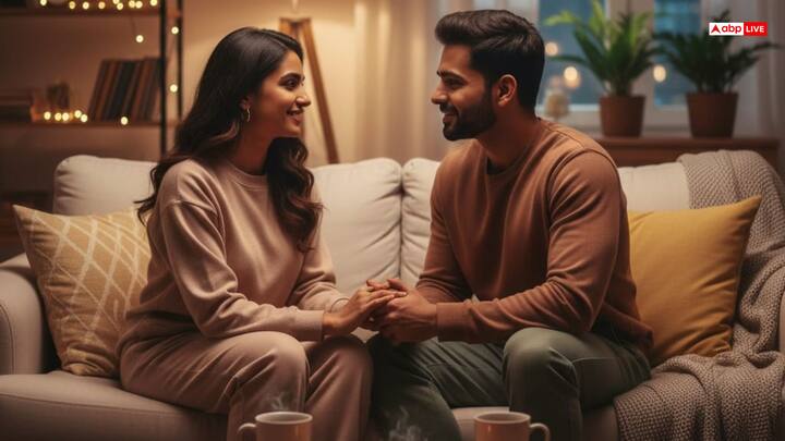 Love Life: No important decision is visible in love relationship, you will get support from your partner, you will also do romance but do it within limits, if you are single, you may get a love proposal with a female colleague in the workplace, old disputes will be resolved in marital life and you will live together.