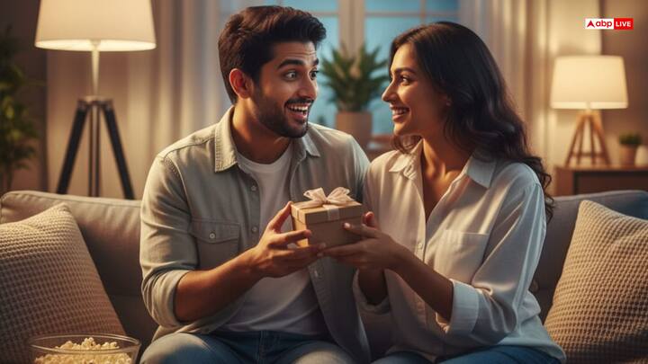 Love life: The whole month will be mixed for love life. You will do entertainment along with work but in between, there may be a dispute with your partner but you will handle the situation. If you are in a living relationship, give a surprise gift to your partner, there will be freshness in the relationship.