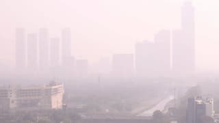 Delhi Wakes Up To Smog Blanket As AQI Dips To ‘Poor’; Noida, Ghaziabad In ‘Very Poor’ Zone