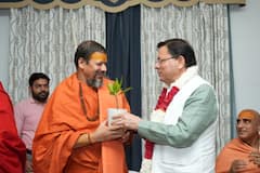 मुख्यमंत्री आवास में आध्यात्मिक संगम, संत समाज ने सीएम धामी को दिया आशीर्वाद, देखें तस्वीरें