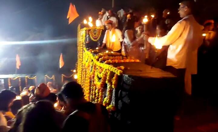 मोठ्या उत्साहात किल्ले रायगडावर त्रिपुरा पौर्णिमा साजरी करण्यात आली आहे.