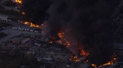 ਅਸਮਾਨ 'ਚ ਕ੍ਰੈਸ਼ ਹੋਇਆ ਹਵਾਈ ਜ਼ਹਾਜ, ਲੋਕਾਂ 'ਚ ਮੱਚਿਆ ਹਾਹਾਕਾਰ; ਇਲਾਕੇ 'ਚ ਅੱਗ ਫੈਲਣ ਨਾਲ ਕਈ ਘਰ ਬੁਰੀ ਤਰ੍ਹਾਂ ਹੋਏ ਤਬਾਹ...