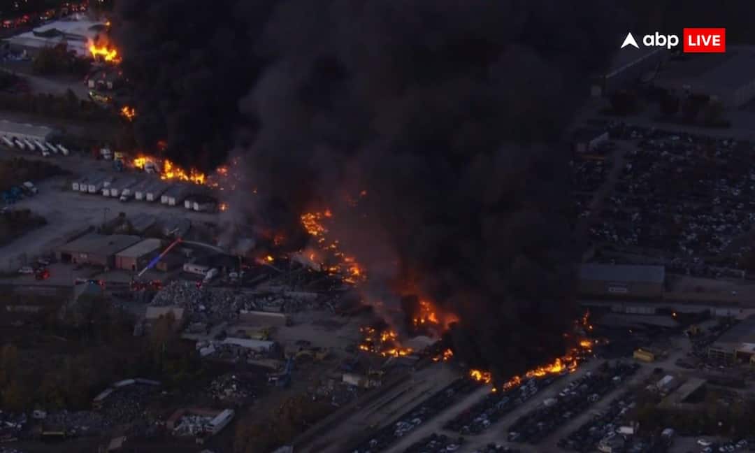 ups plane crash Louisville airport Kentucky md11 cargo flight 2976 ntsb investigation faa report boeing aircraft accident worldport आसमान में धुएं का गुबार, एयरपोर्ट पर आग का गोला बना विमान, वीडियो में देखें डरावना हादसा