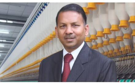 ਹਾਦਸਾ ਕਿਵੇਂ ਵਾਪਰਿਆ? ਜਾਣਕਾਰੀ ਅਨੁਸਾਰ, ਇਹ ਘਟਨਾ ਮੰਗਲਵਾਰ ਦੇਰ ਸ਼ਾਮ ਵਾਪਰੀ। ਅਭਿਸ਼ੇਕ ਗੁਪਤਾ ਆਪਣੀ ਲੈਕਸਸ LX570 ਵਿੱਚ ਦਿੱਲੀ ਤੋਂ ਵਾਪਸ ਆ ਰਹੇ ਸੀ। ਜਦੋਂ ਉਨ੍ਹਾਂ ਦੀ ਕਾਰ ਰਾਜਪੁਰਾ ਜੀਟੀ ਰੋਡ 'ਤੇ ਯਾਤਰਾ ਕਰ ਰਹੀ ਸੀ, ਤਾਂ ਪਿੱਛੇ ਤੋਂ ਆ ਰਹੀ ਇੱਕ ਹੋਰ ਗੱਡੀ ਨੇ ਉਨ੍ਹਾਂ ਦੀ ਕਾਰ ਨੂੰ ਟੱਕਰ ਮਾਰ ਦਿੱਤੀ। ਟੱਕਰ ਇੰਨੀ ਜ਼ਬਰਦਸਤ ਸੀ ਕਿ ਕਾਫ਼ੀ ਨੁਕਸਾਨ ਹੋਇਆ, ਪਰ ਖੁਸ਼ਕਿਸਮਤੀ ਨਾਲ, ਸਾਰੇ ਸਵਾਰ ਸੁਰੱਖਿਅਤ ਰਹੇ। ਘਟਨਾ ਦੀ ਜਾਣਕਾਰੀ ਮਿਲਦੇ ਹੀ, ਸਥਾਨਕ ਪੁਲਿਸ ਮੌਕੇ 'ਤੇ ਪਹੁੰਚੀ ਅਤੇ ਜਾਂਚ ਸ਼ੁਰੂ ਕਰ ਦਿੱਤੀ ਗਈ।