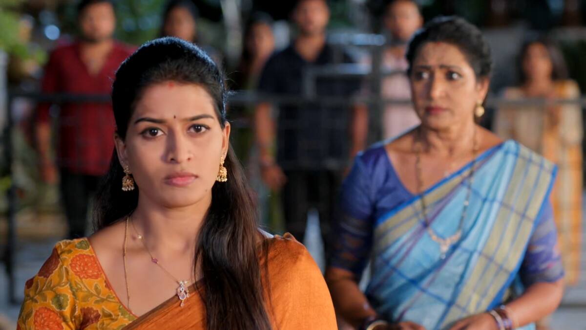 Illu Illalu Pillalu Serial Today November 5th: ఇల్లు ఇల్లాలు పిల్లలు: నర్మదని చంపేస్తానని బెదిరించిన సేనా.. అర్ధరాత్రి వీధిలో రచ్చ!